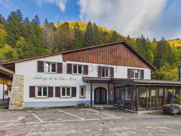 Goumois - Une adresse emblématique au bord du Doubs, un lieu à réinventer// Historischer Charme, direkte Lage am Doubs & vielseitige Nutzungsmöglichkeiten! 2