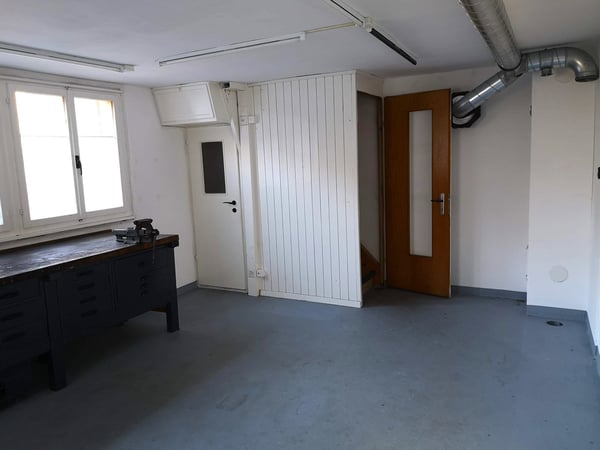 Werkstatt mit Hobby- oder Aufenthaltsraum 3