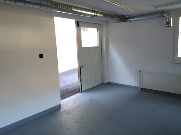 Werkstatt mit Hobby- oder Aufenthaltsraum 4