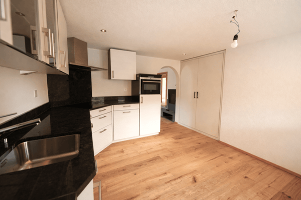 Frisch renovierte 5.5 Zimmerwohnung mit Bergpanorama 3