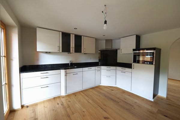 Frisch renovierte 5.5 Zimmerwohnung mit Bergpanorama 2