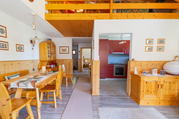 3.5 Zimmer-Ferienwohnung - Alpiner Rückzugsort mit sonnigem Balkon 3