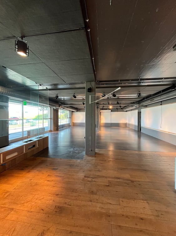 Repräsentatives Gewerbeobjekt mit Lager- und Gewerbeflächen – direkt an der A1! 2