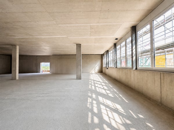 EG-Verkaufsfläche neben Migros und Apotheke - an Kantonsstrasse 2