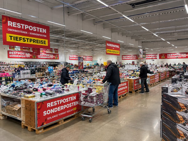 EG-Verkaufsfläche neben Migros und Apotheke - an Kantonsstrasse 9