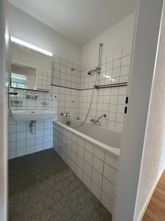 Charmante 4.5-Zimmer-Wohnung mit Balkon in Brugg – ab sofort verfügbar! 4