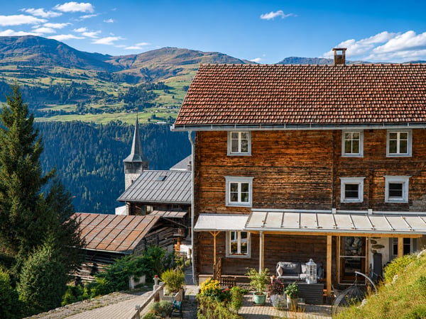 Charmantes 5-Zimmer-Maisonette in Andiast – Rustikales Alpenflair mit modernem Komfort 1
