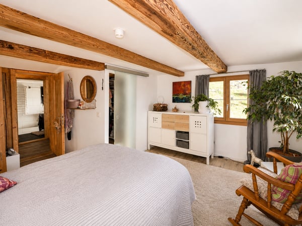 Charmantes 5-Zimmer-Maisonette in Andiast – Rustikales Alpenflair mit modernem Komfort 19