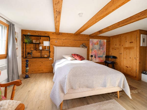 Charmantes 5-Zimmer-Maisonette in Andiast – Rustikales Alpenflair mit modernem Komfort 18