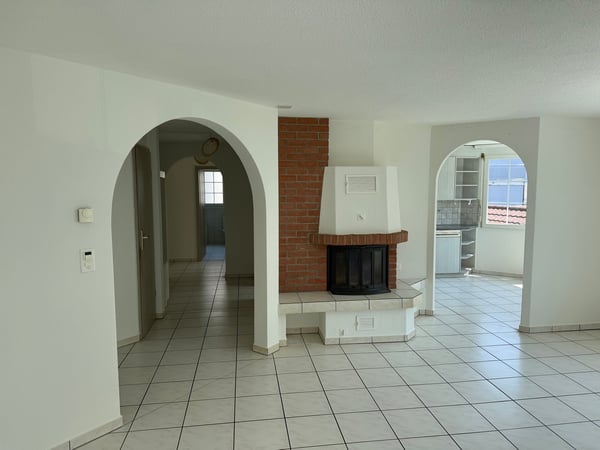 Charmante 4-Zimmer-Wohnung im Herzen von Siebnen SZ 3