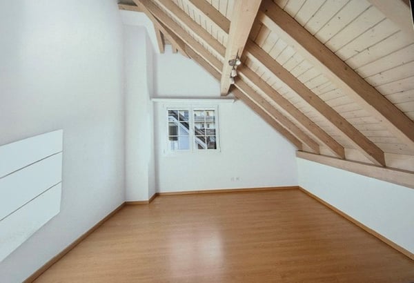 Charmantes 6.5-Zimmer-Doppelhaus an ruhiger Lage in Buttikon SZ 6
