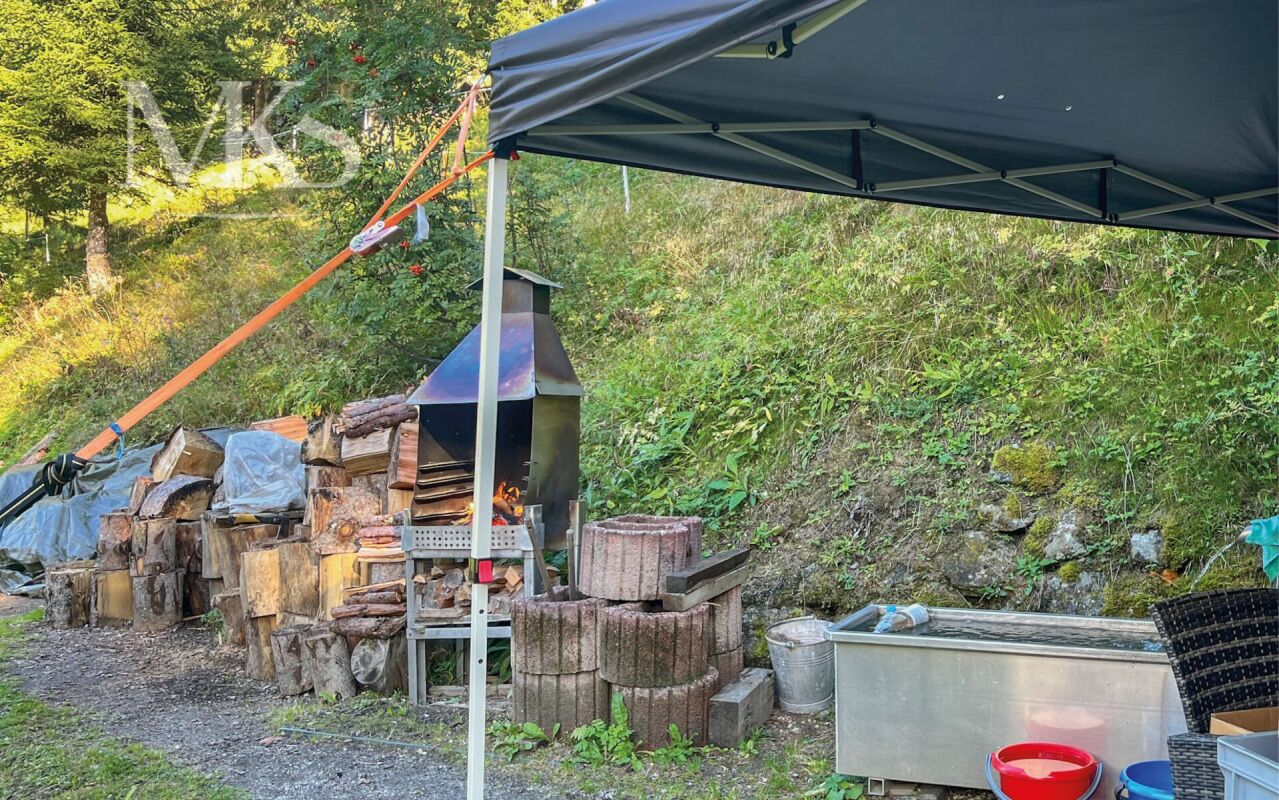 Bagno nella foresta nel tuo Maiensäss a Goms