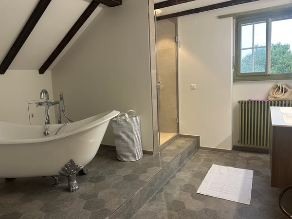 Wunderschöne Villa mit Pool auf über 4'000m2 Land 12