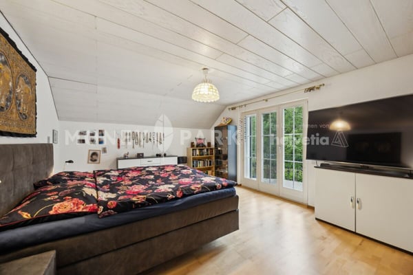 Exklusive 1.5-Zimmer-Villa - zeitlos und mit vielen Extras 11