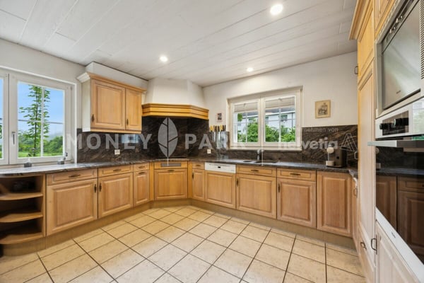 Exklusive 1.5-Zimmer-Villa - zeitlos und mit vielen Extras 4