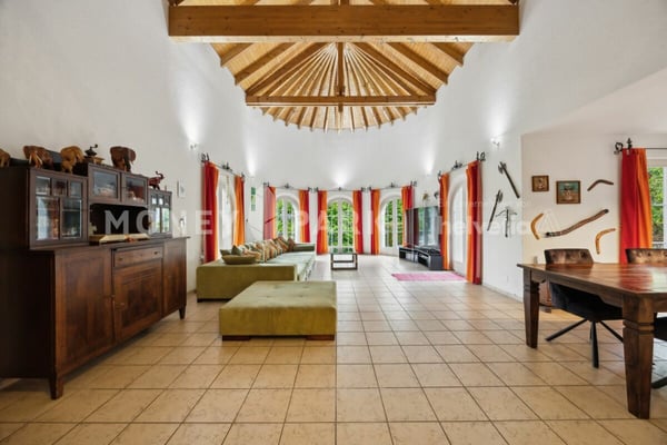 Exklusive 1.5-Zimmer-Villa - zeitlos und mit vielen Extras 5