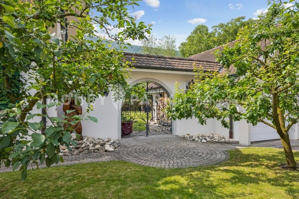 Exklusive 1.5-Zimmer-Villa - zeitlos und mit vielen Extras 2