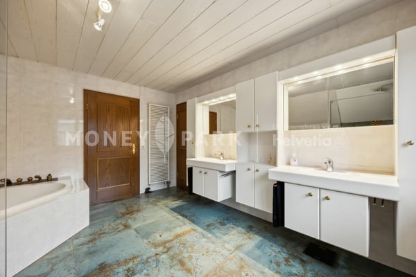 Exklusive 1.5-Zimmer-Villa - zeitlos und mit vielen Extras 12