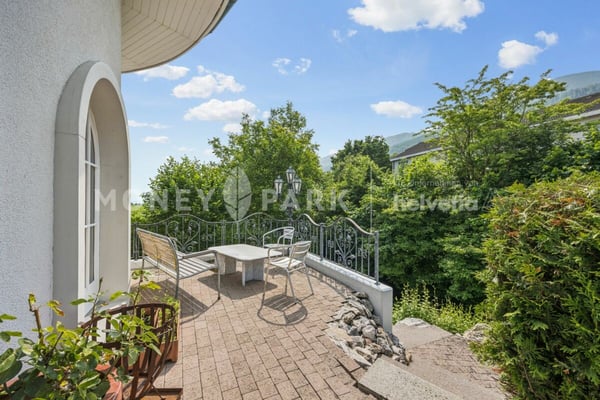 Exklusive 1.5-Zimmer-Villa - zeitlos und mit vielen Extras 17