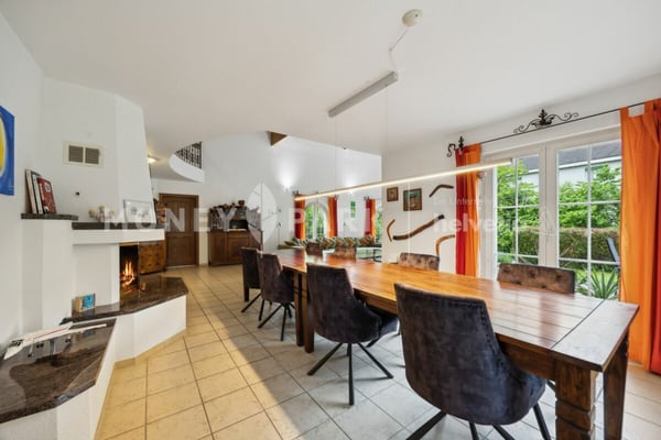 Exklusive 1.5-Zimmer-Villa - zeitlos und mit vielen Extras 6