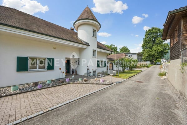 Exklusive 1.5-Zimmer-Villa - zeitlos und mit vielen Extras 18