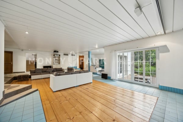 Exklusive 1.5-Zimmer-Villa - zeitlos und mit vielen Extras 14