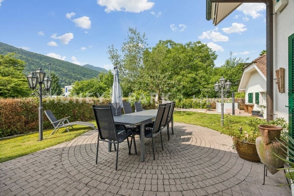 Exklusive 1.5-Zimmer-Villa - zeitlos und mit vielen Extras 15