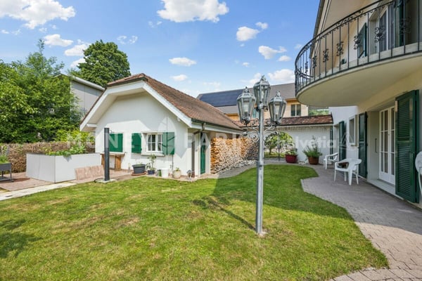 Exklusive 1.5-Zimmer-Villa - zeitlos und mit vielen Extras 16