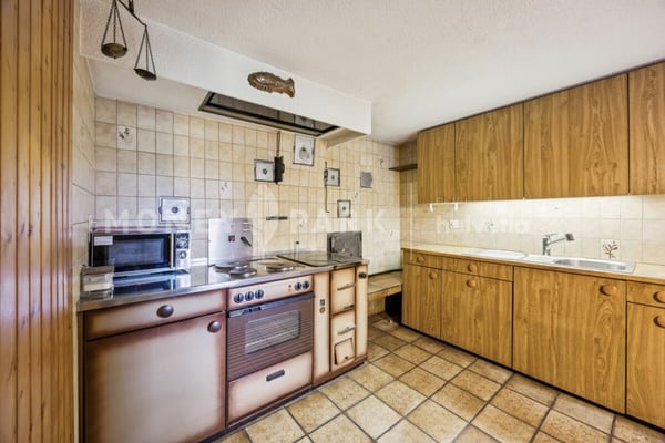 Historischer 1.5-Zimmer-Bauernhof mit grossem Umschwung und viel Potenzial 6