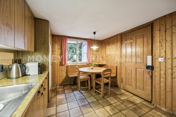 Historischer 1.5-Zimmer-Bauernhof mit grossem Umschwung und viel Potenzial 3