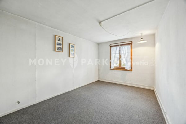 Historischer 1.5-Zimmer-Bauernhof mit grossem Umschwung und viel Potenzial 9