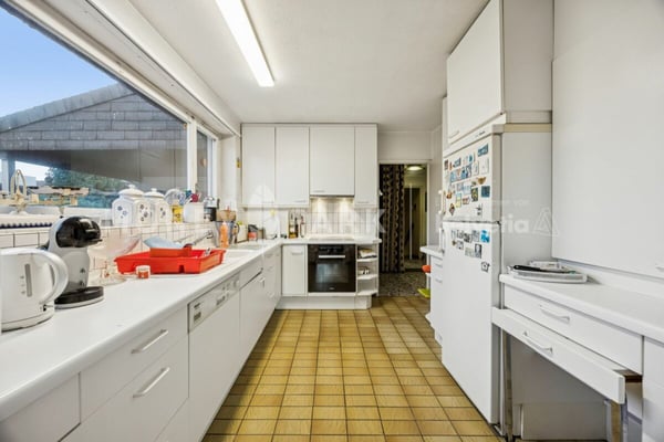 Einfamilienhaus mit grossem Garten an Traumlage 6