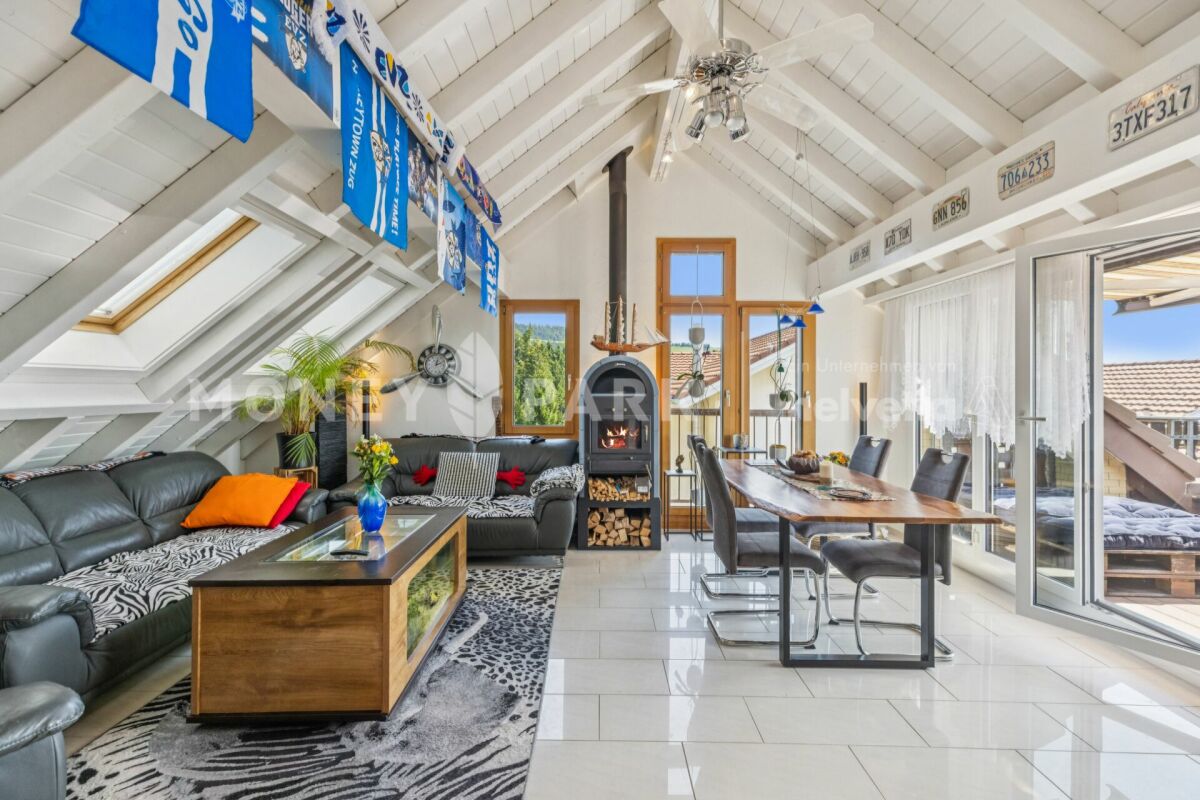 Immobilie in Alosen - 2.5-Zimmer-Dachwohnung mit Weitblick - Bild 0
