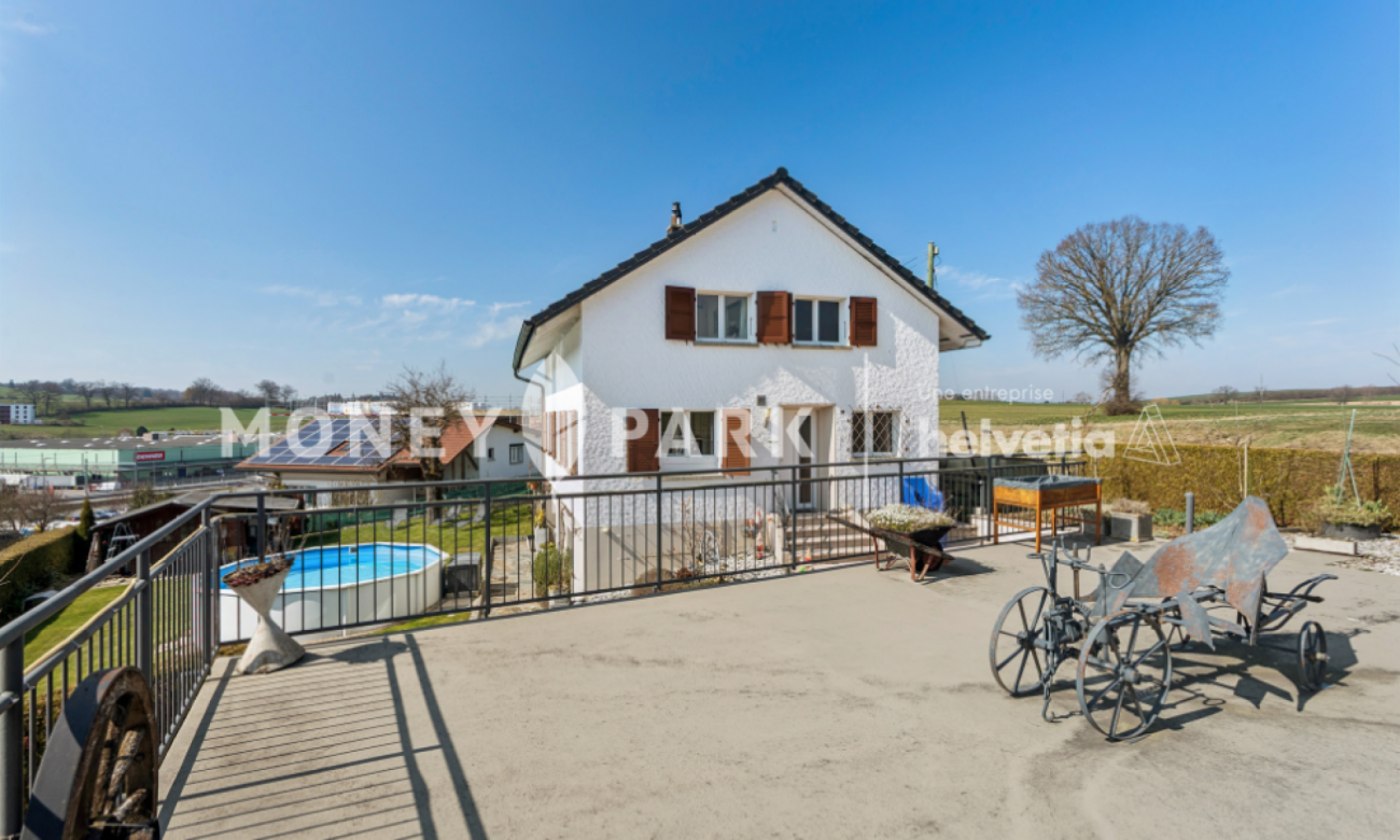 Einfamilienhaus mit Pool / Maison individuelle avec piscine