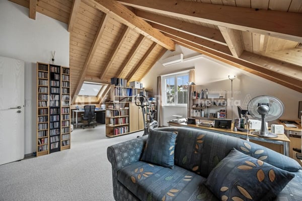 5.5-Zimmer-Doppelhaushälfte mit Garten, Terrasse und vielseitigem Raumangebot 8