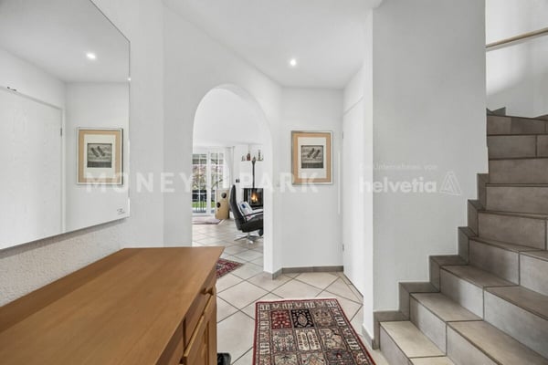5.5-Zimmer-Doppelhaushälfte mit Garten, Terrasse und vielseitigem Raumangebot 2