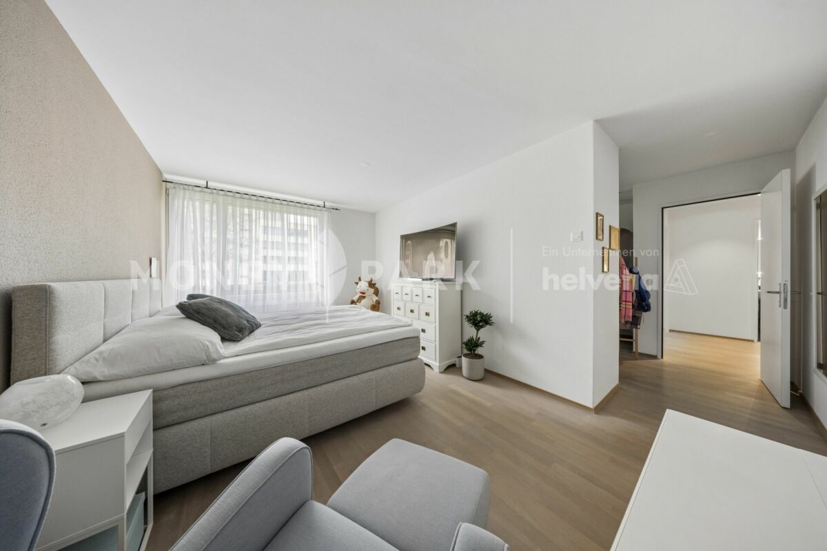 4.5-(5.5) Zimmer-Wohnung mit grossem Garten und viel Privatsphäre
