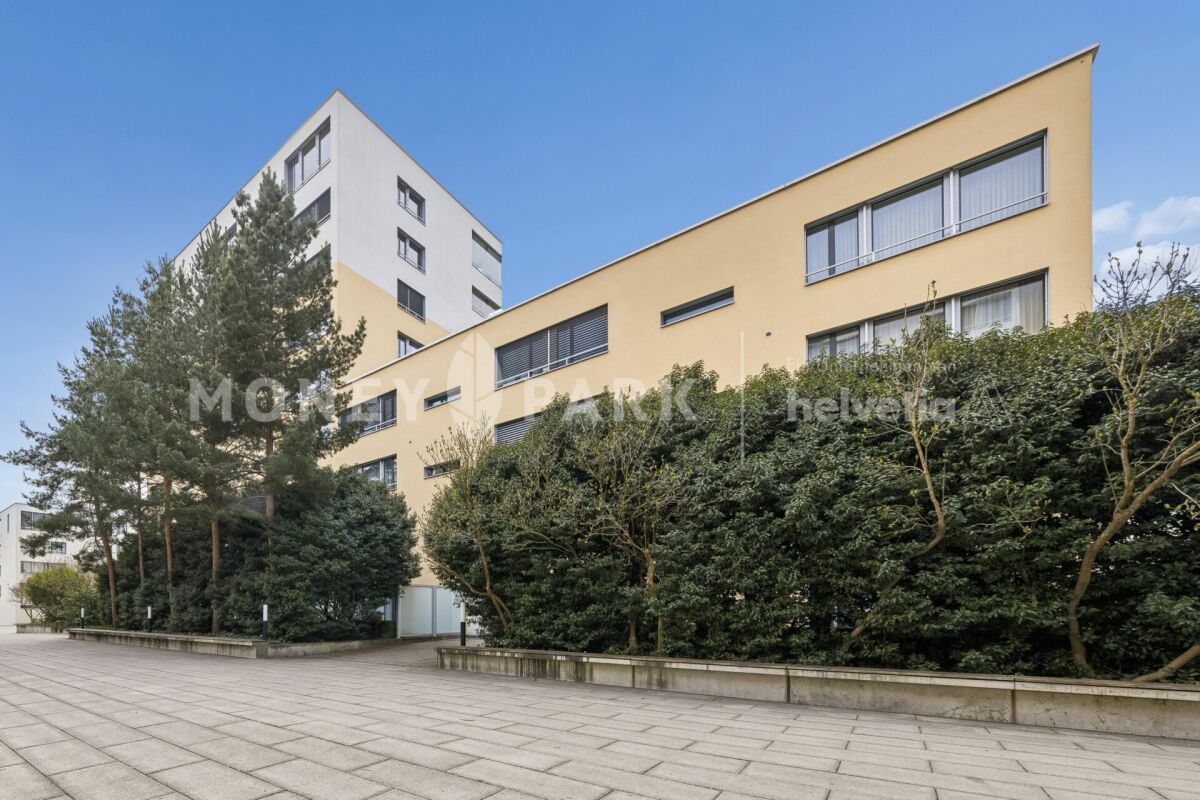 4.5-(5.5) Zimmer-Wohnung mit grossem Garten und viel Privatsphäre
