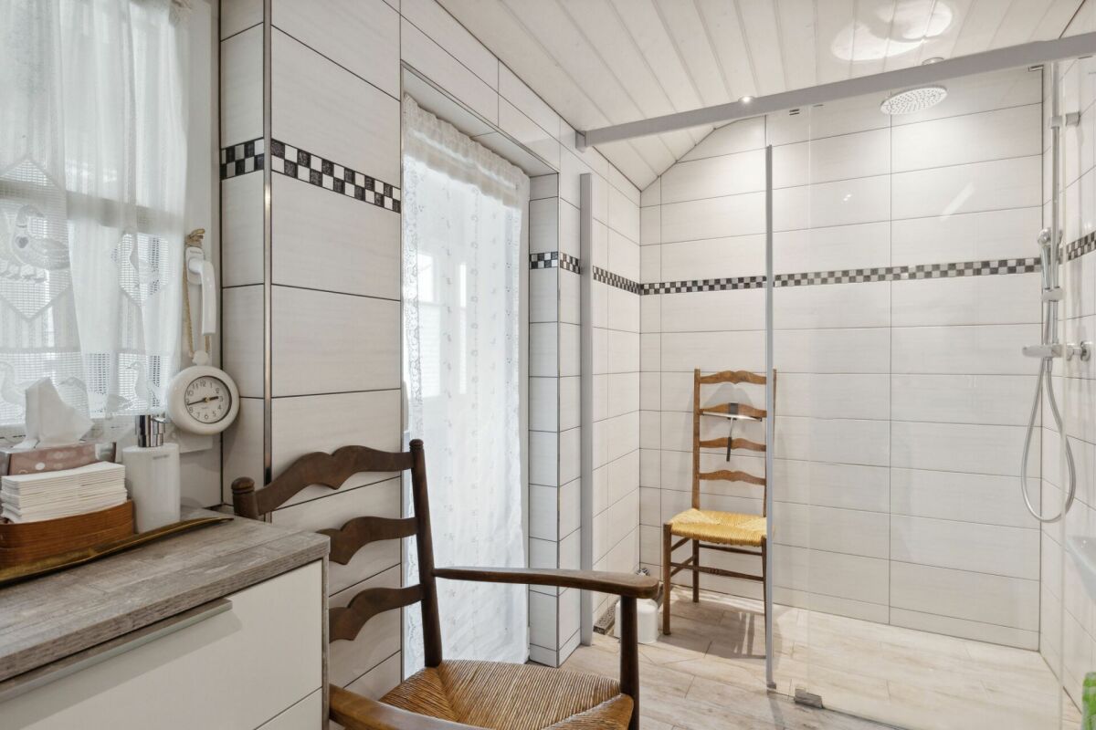 Casa unifamiliare a 5 camere con ristorante