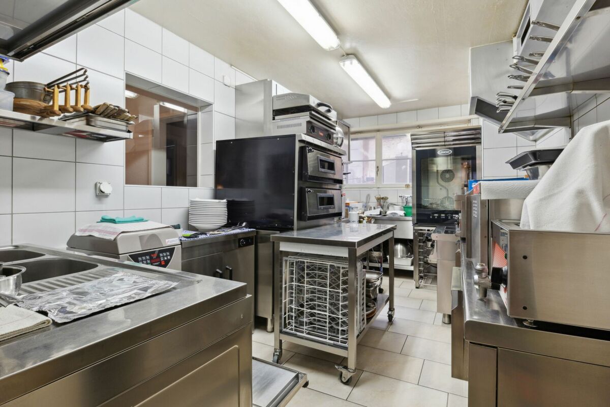 Casa unifamiliare a 5 camere con ristorante
