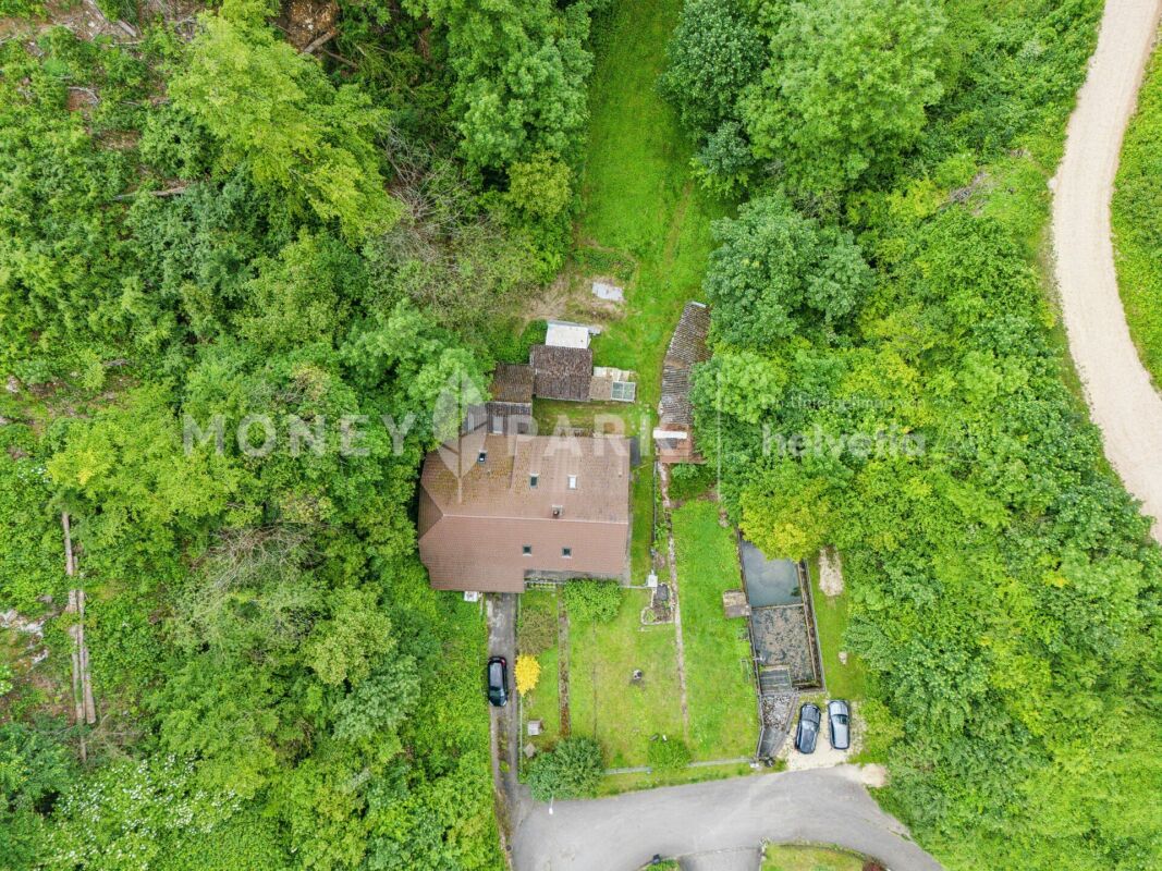 Affascinante casa unifamiliare di 6 locali in una zona agricola idillica