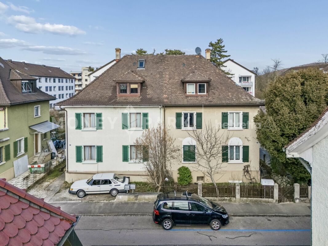 Casa a schiera ben mantenuta con giardino
