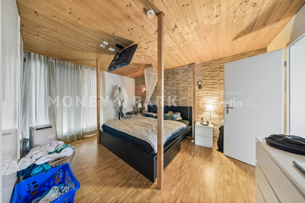 Ampia casa a schiera di 6,5 locali con area circostante e alto comfort abitativo