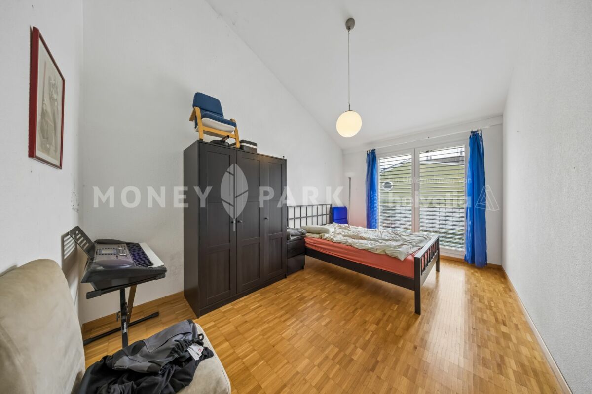 Ampia casa a schiera di 6,5 locali con area circostante e alto comfort abitativo