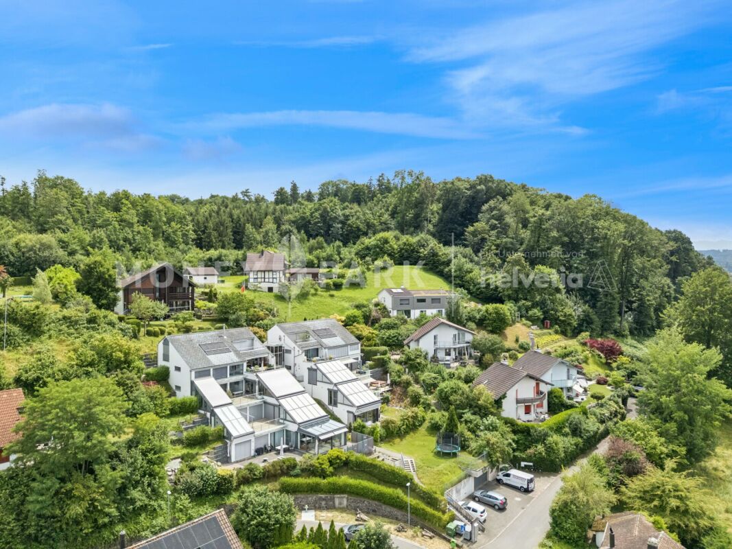 Appartamento a terrazza di 4,5 locali con vista panoramica eccezionale e serra
