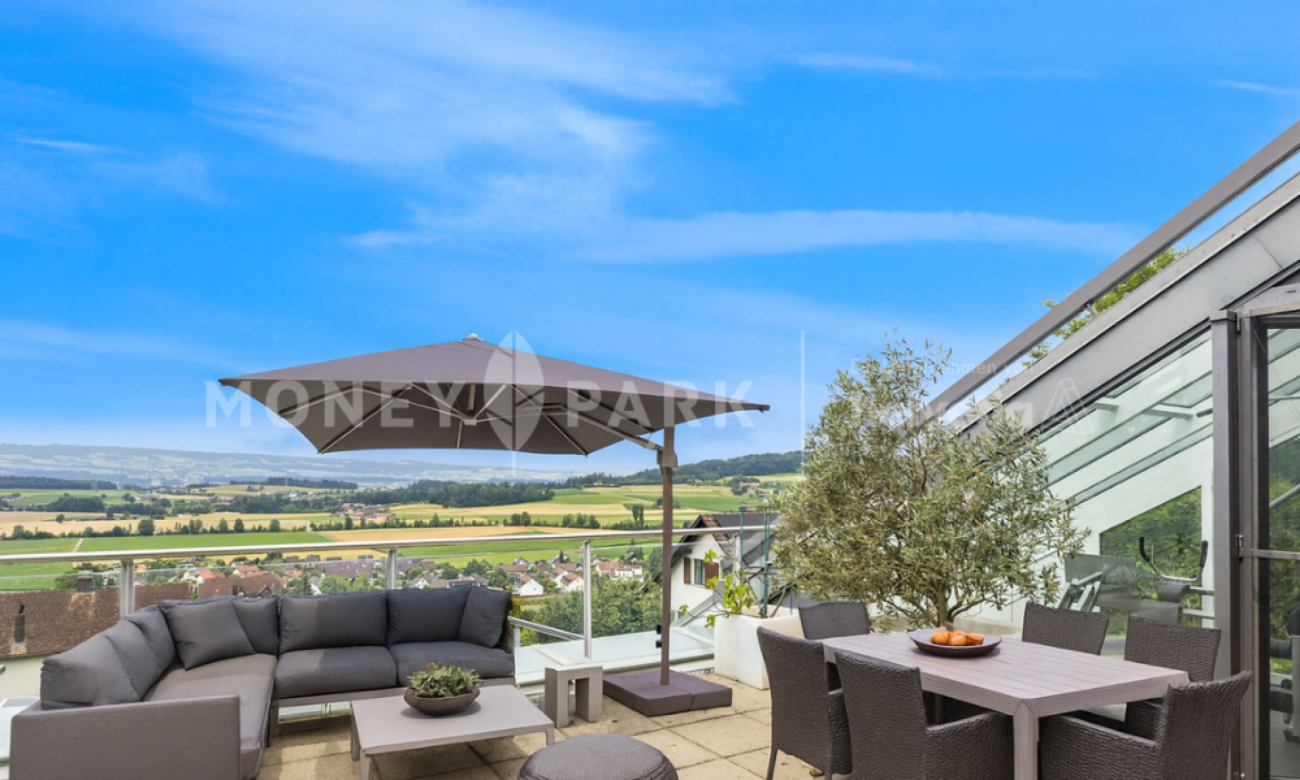 Appartamento a terrazza di 4,5 locali con vista panoramica eccezionale e serra