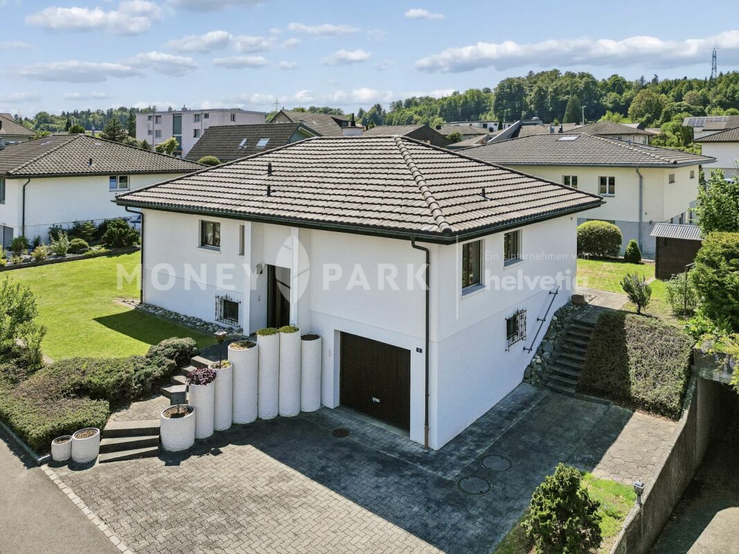 6.5-Room Single-Family House in Quiet Residential Area with Garden Idyll