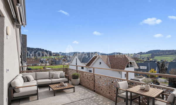 Wohnen mit Weitblick - stilvolle Maisonette über den Dächern von Bäretswil 9