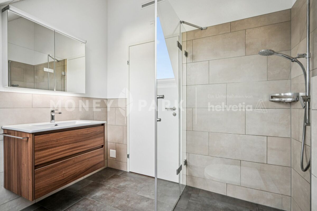 Vivere con una vista ampia - maisonette stilosa sopra i tetti di Bäretswil
