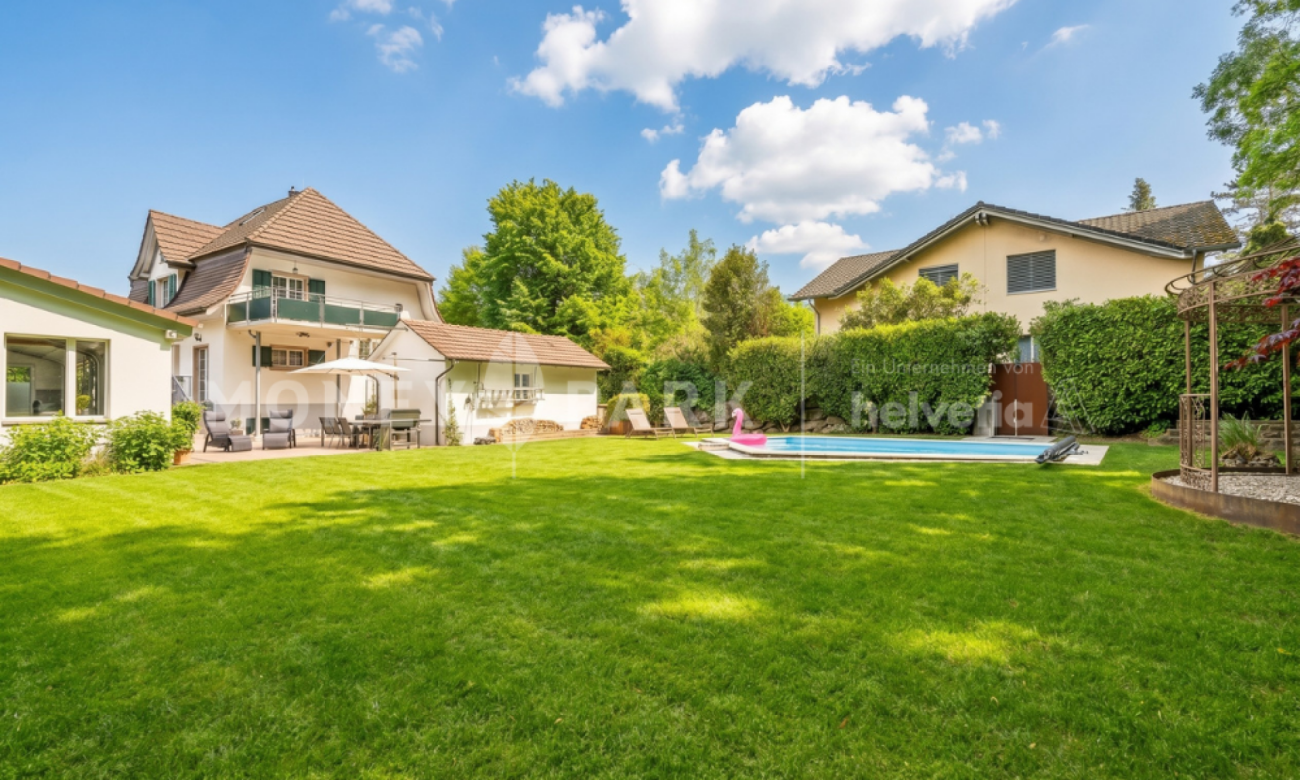 Stately property with pool and reserve building land